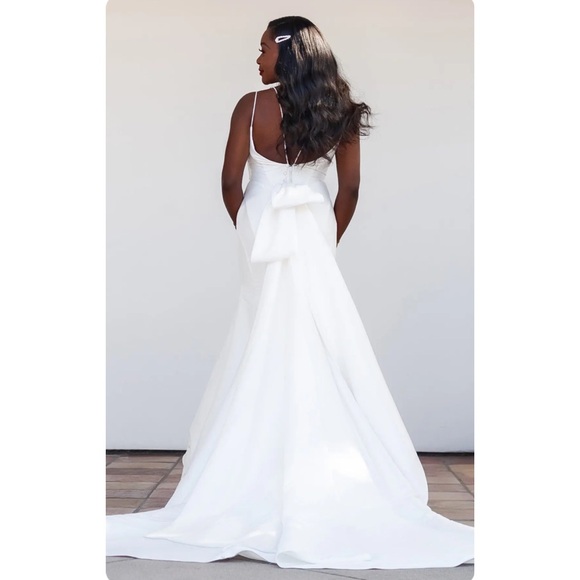 NWT Essense of Australia D3404 CLASSIC TRUMPET WEDDING DRESS WITH DETACHABLE BOW - Picture 4 of 8